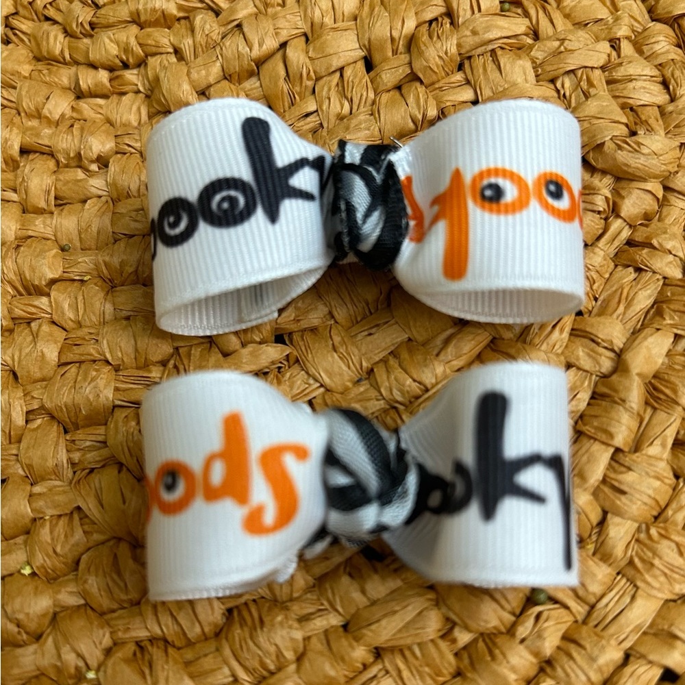 Boutique size small Spooky Halloween hair bow piggy tail  clips.